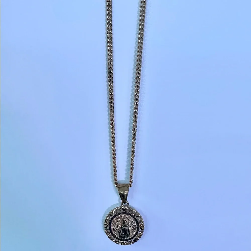 Gold Cuban Link Chain Necklace + Circular Pendant - Picture 3 of 4